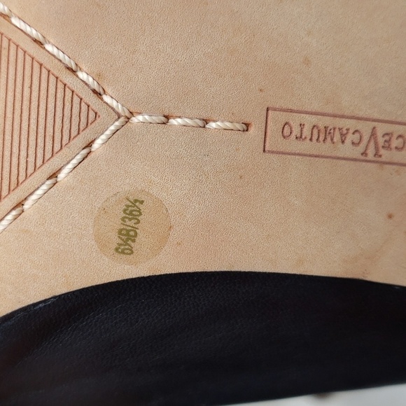 Vince Camuto Alta Black Leather Heels Size 6.5 Rosette Details Peep Toe - Picture 12 of 13